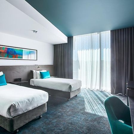 Eatons Hill Hotel Брисбен Экстерьер фото