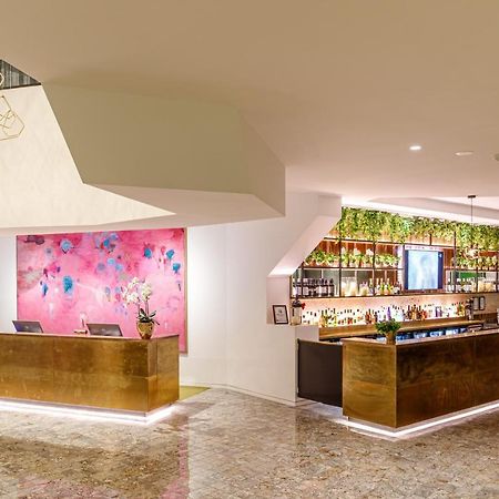 Eatons Hill Hotel Брисбен Экстерьер фото