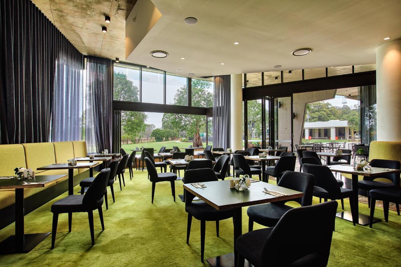 Eatons Hill Hotel Брисбен Экстерьер фото