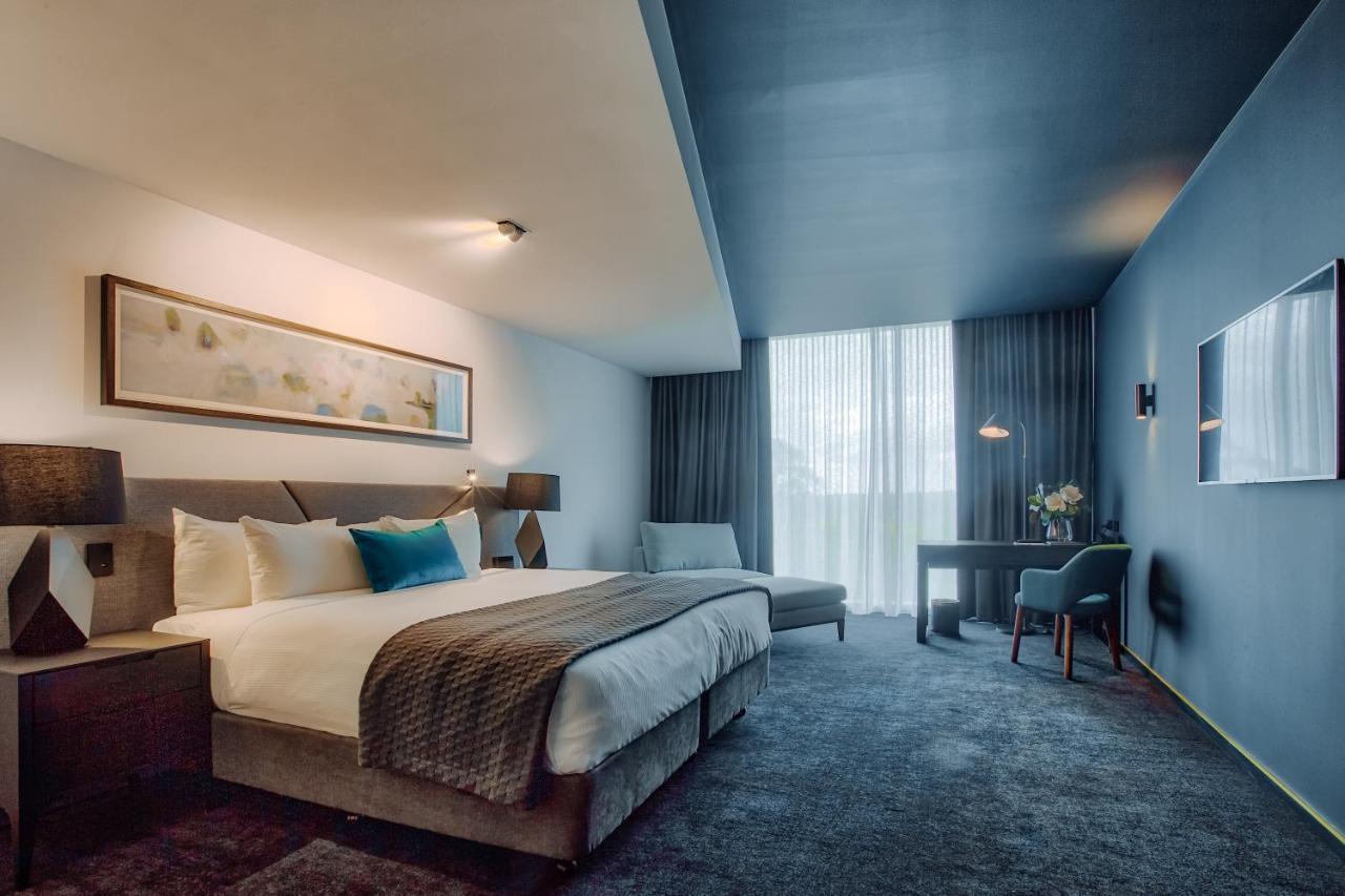 Eatons Hill Hotel Брисбен Экстерьер фото