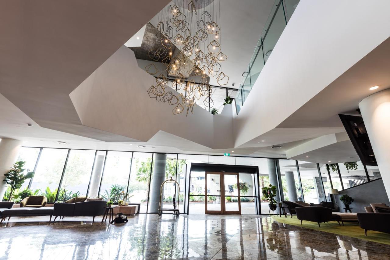 Eatons Hill Hotel Брисбен Экстерьер фото