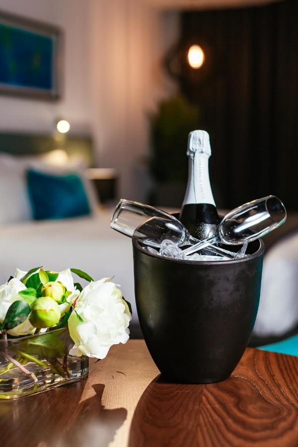 Eatons Hill Hotel Брисбен Экстерьер фото
